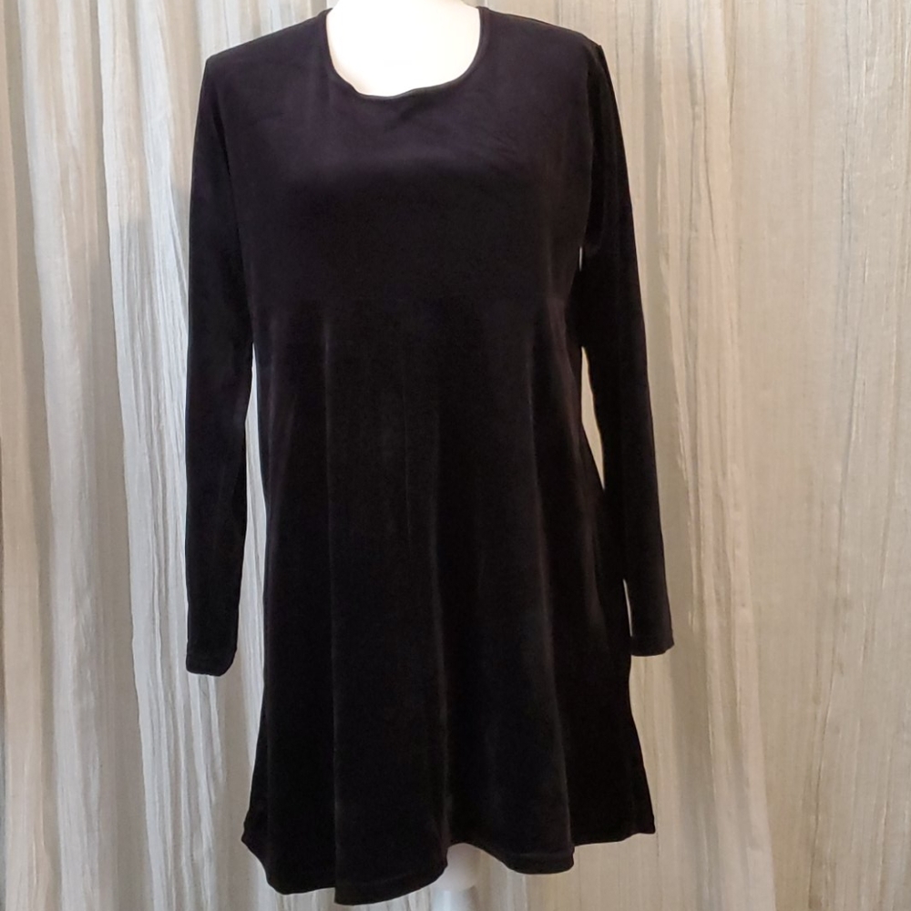 Black velvet dress, size medium (? I think…
